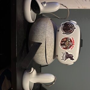 Oculus White and Gray Standalone VR Headset